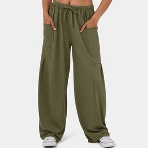 Halara Wide Leg Pant-Size Medium